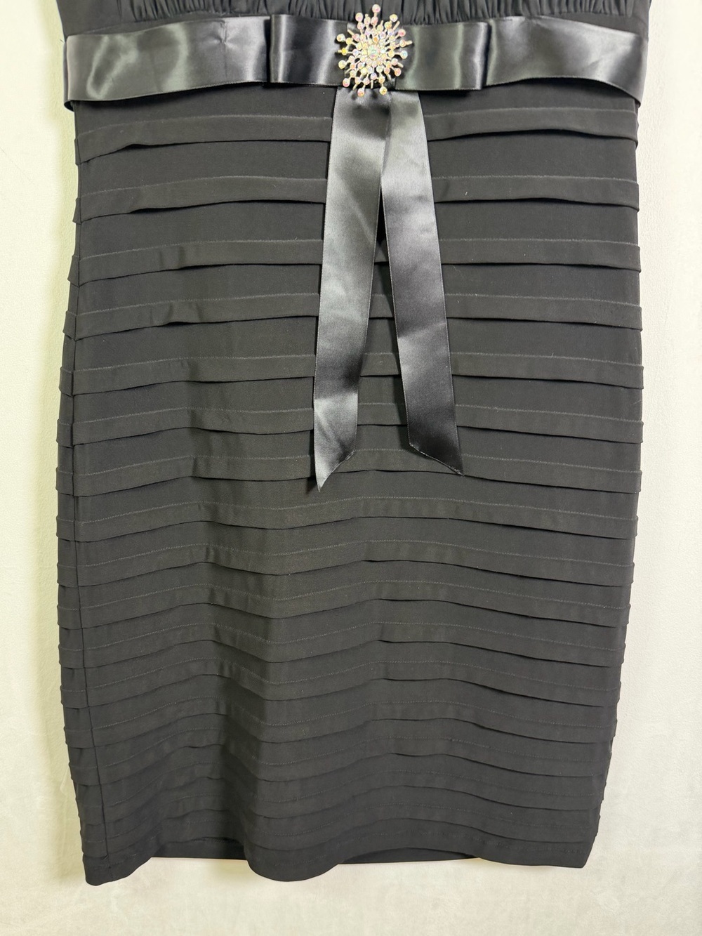 Betsy & Adam Women’s Sz 12 Black Halter Cocktail Dress Rhinestone Empire Waist - Picture 5 of 11